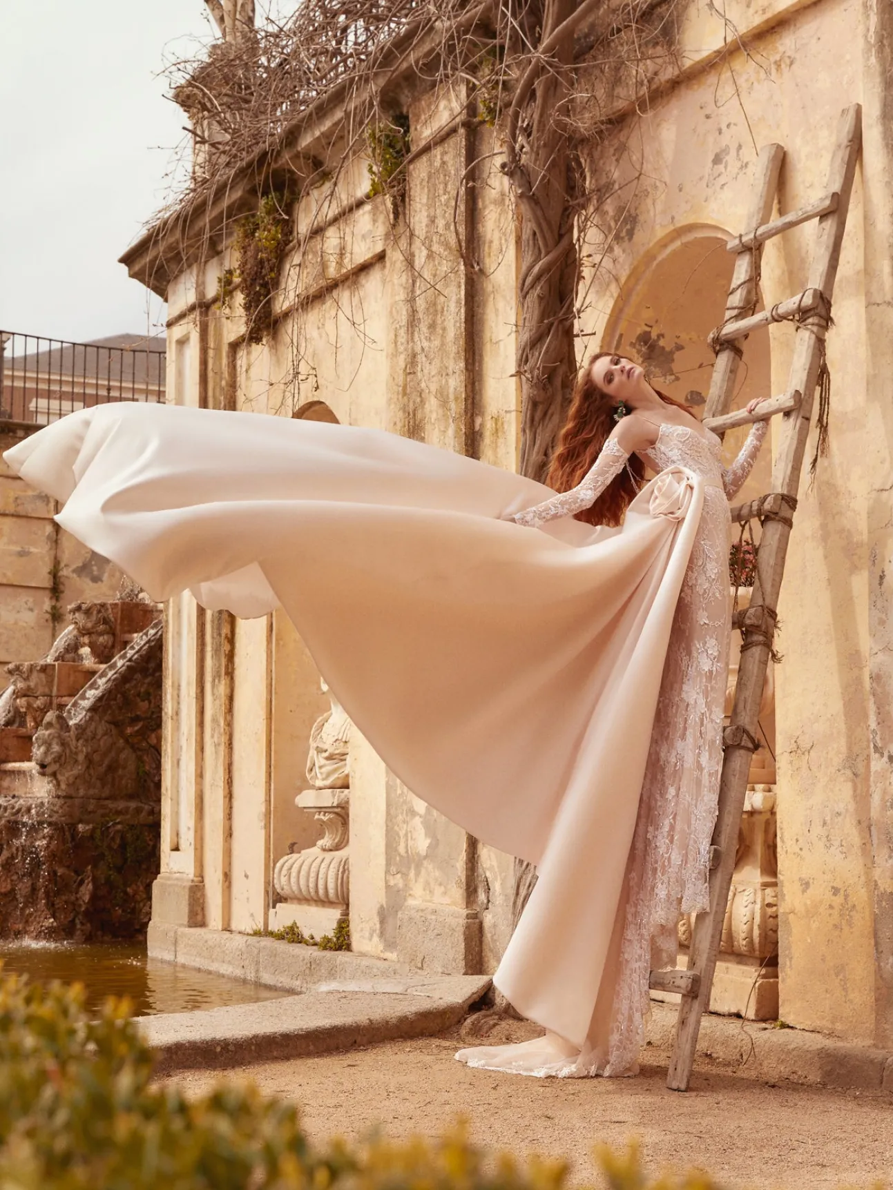 Noel Overskirt